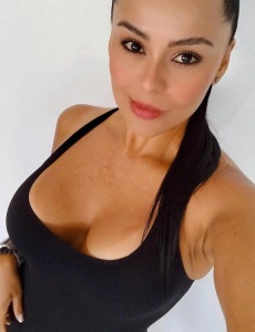 Noveda débora para hombres salidas