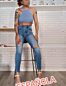 Estupenda morena cariñosa y divertida