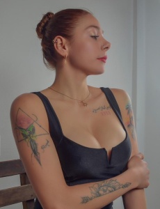 Sensualidad que envuelve, encanto que at