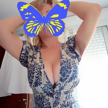 Rubia caprichosa para un ratito muy a gusto. Elche, Elche