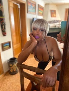 Travesti karem