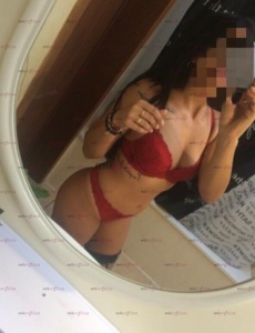 Somos dos chicas para trío en un piso privado para que cumplas tus fantasías