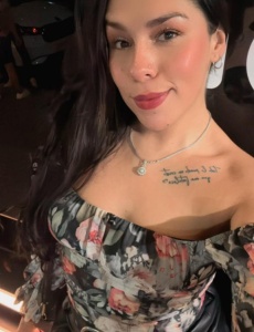 Nicoll hermosa latina recién llegada