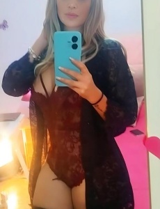 ️tu rubia favorita reciÉn llaga ,empuria brava