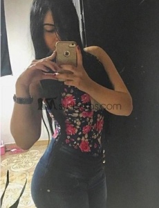 Sofía, soy una jovencita muy sexy y me defino como una chica muy completa y morbosa