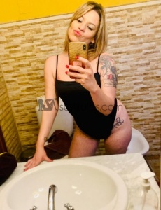 Soy una rubita cachonda y sensual que siempre pone todo de su parte para liberarte de tus dudas y temores