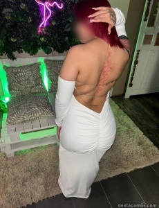 Chica de encanto dulce lista para vivir momentos especiales
