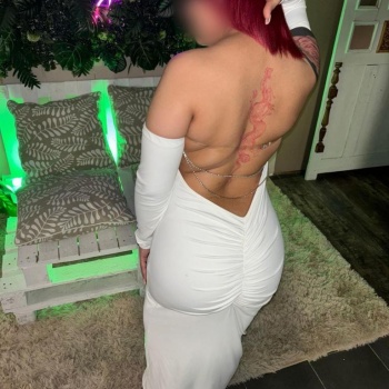 Chica de encanto dulce lista para vivir momentos especiales, Alicante