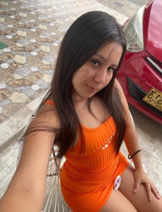 Jovencita colombiana muy dulce en benidorm