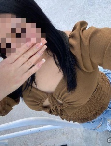 Nickol morena joven cariÑosa origen latino