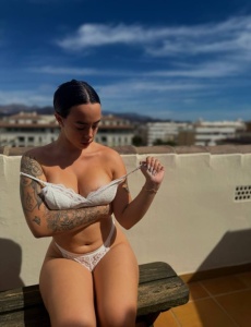 Española cariñosa jovencita