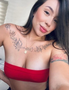Carolina chica vip colombiana en benidorm