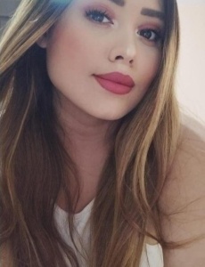 Dulce y encantadora latina.