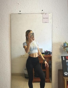 Muñeca española jovencita