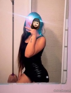 Muchisima diversion chica joven cariÑosa muy atractiva
