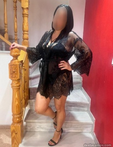 “pequeña, y lista para hacerte perder la cabeza.