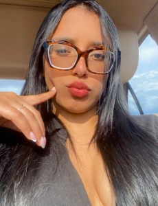 Latina , y extrovertida