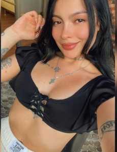 Hola amores, soy KIM la misma chica de