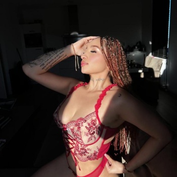 Hola soy victoria tengo 23 años soy nueva, Elche