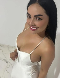 Hola, soy Sara, una colombiana de 27 años,