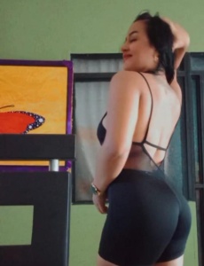 Camila – colombiana encantadora en plaza de toros, alicante