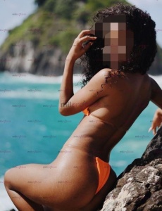 Isa brasileña una jovencita amateur bomboncito muy rico