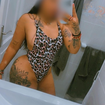 Latina traviesa para disfrutar elche 24h, Elche