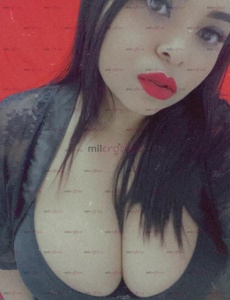 Jovencita mulatica de coñito apretadito