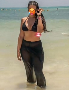 Me llamo alana!! Muy simpática y delgada