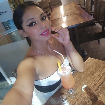 Nerea costarricense 25 aÑos guapa elegante simpÁtica, Alicante