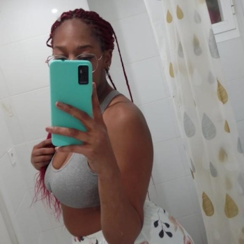 Latina dulce y encantadora, Elda