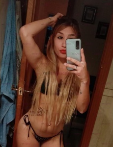 Hola que tal. Mi nombre es mia tengo 22 añitos soy una joven muy amable, simpatic