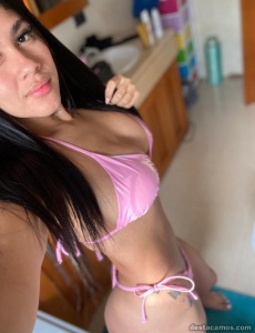 Linda latina cariñosa