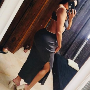 Valentina con piel morena, Alicante