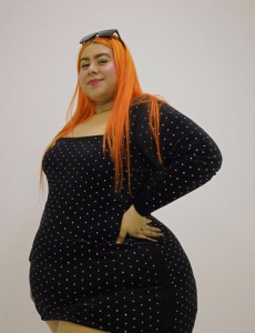 Latina guapa amable rellenita morena gordita