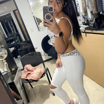 Lucia, pequeñita, sensual y con un morbo increíble que desatará tu parte más cachonda y excitante, Alicante