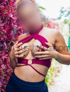 Saray, la chica viene convertida en una amante de auténtico lujo, excitante y cachonda de verdad