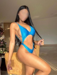 HOLA SOY ALEJANDRA UNA HERMOSA MORENAZA CON UN CUERPO