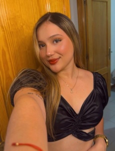 Hola mis amores me llamo zoee soy una 