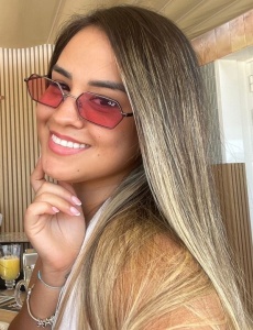 Hola, soy ADA una chica VENEZOLANA de 23