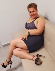 Hola mis amores, soy una madurita extrovertida, juguetona
