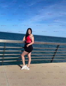 Latina hermosa jovencita con ganas de follar