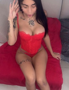 Latina cariÑosa extrovertida la chica de tus sueÑos a tu alcance