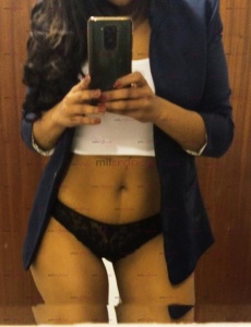 Jovencita española con raices cubanas juguetona y muy morbosa