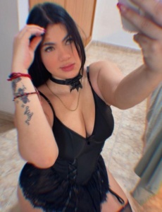 Lara joven latina inolvidable, cariÑosa y completa
