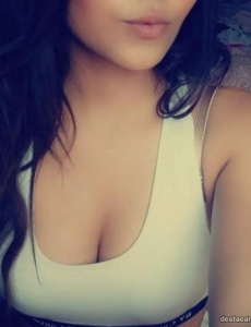Morena exótica de buenas curvas