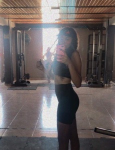 Mia latina de 19 años disponible en tu ciudad