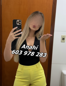 Latina fiestera y complaciente