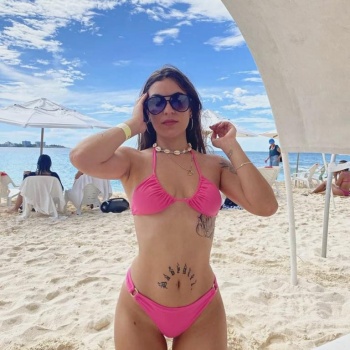 Hola, me llamo lali y soy una joven, Alicante