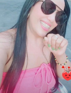 Espetacular morena, guapa y con curvas bonitas